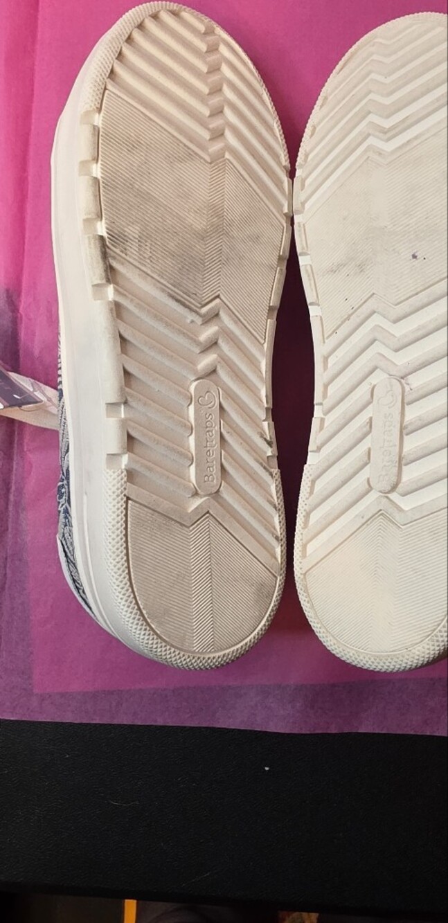 NWT BareTraps Blue and White Lace-Up Women's Sneakers, Size 8M - Picture 5 of 5
